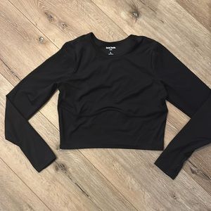 Hollister social tourist cropped black long sleeve active wear top